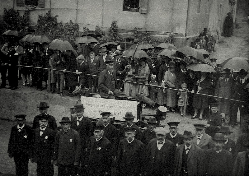 FW Feuerwehrparade ca 1910 mit dem alten Küfer Seibold auf der Feuerwehrspritze